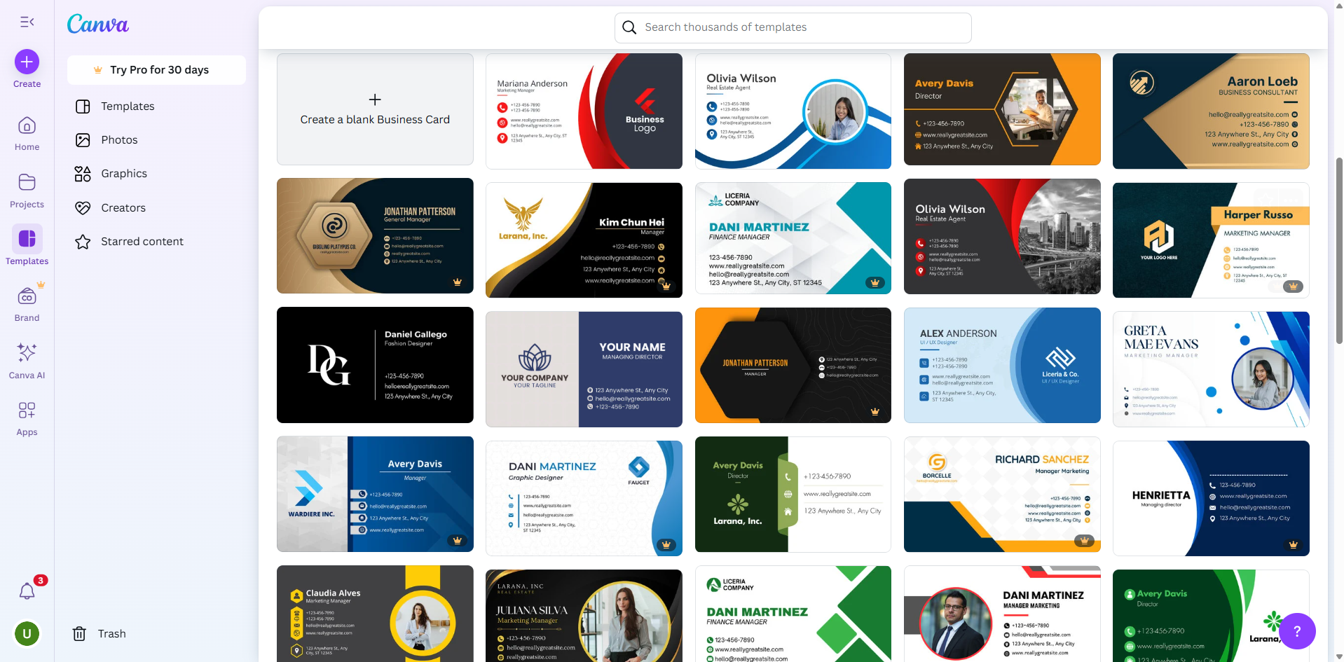 Interface von Canva – eine wertvolle Seite, um kostenlose Visitenkarten-Vorlagen zu finden.