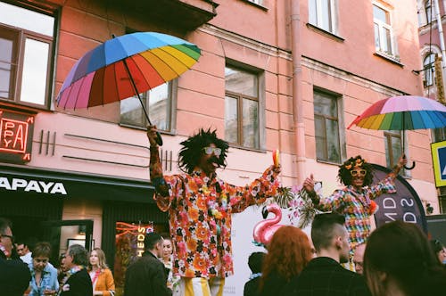 CapCut's online video editor to customize Carnival videos