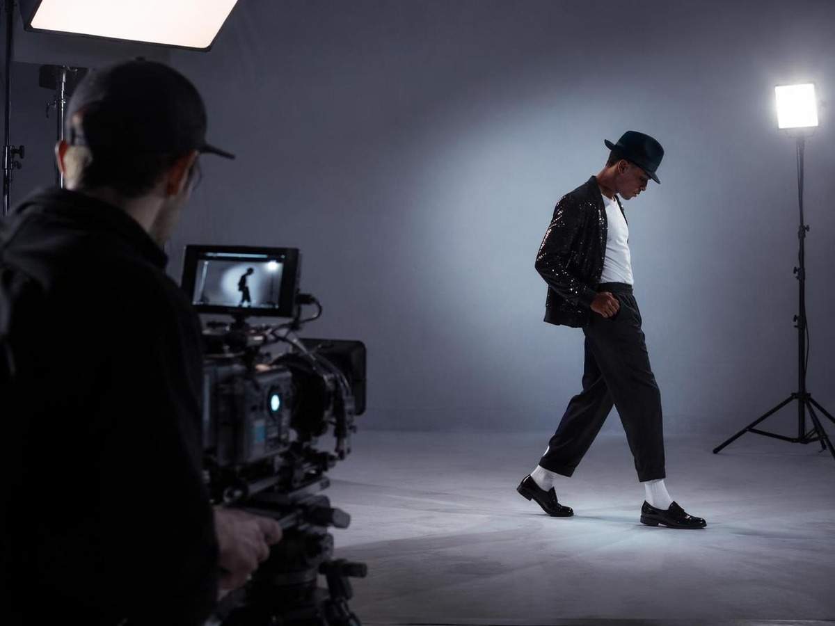 Nắp nhắc máy phát điện AI moonwalk 3 trong 4: 3
