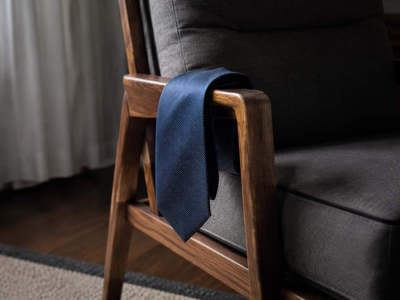 remove tie from video feature image 3