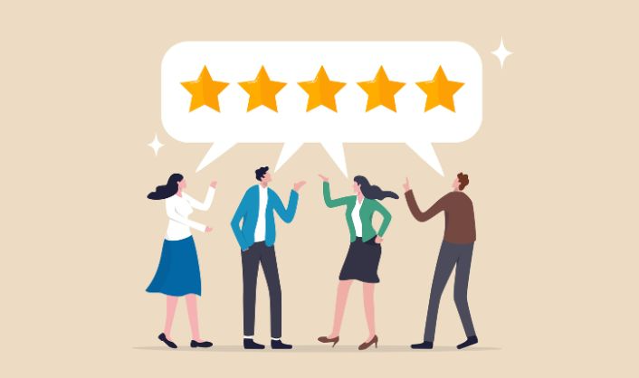 Grafika przedstawiająca 4 profesjonalistów świętujących lojalność klientów, kluczowy czynnik rozwoju eCommerce, wskazywany przez 5-gwiazdkową ocenę.