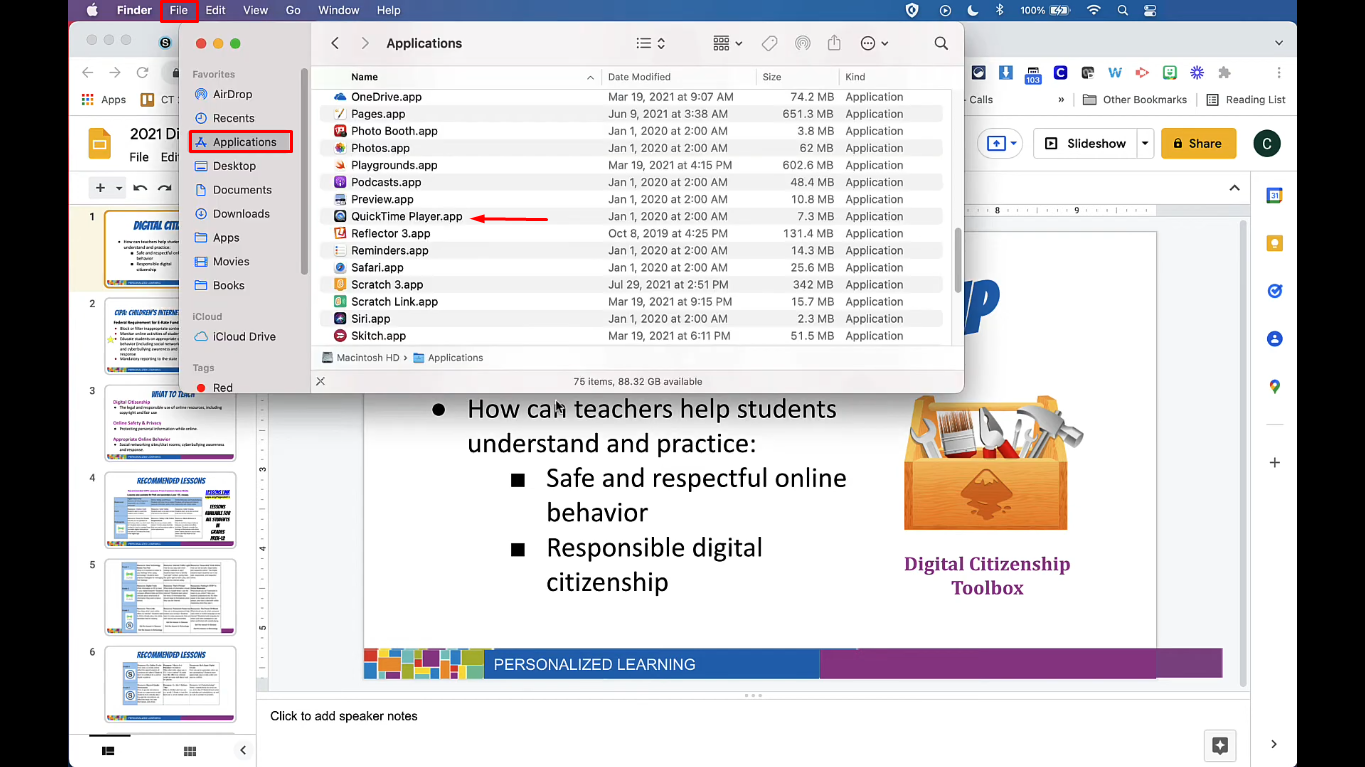 صورة تظهر كيفية فتح QuickTime Player على جهاز Mac لتسجيل الشاشة