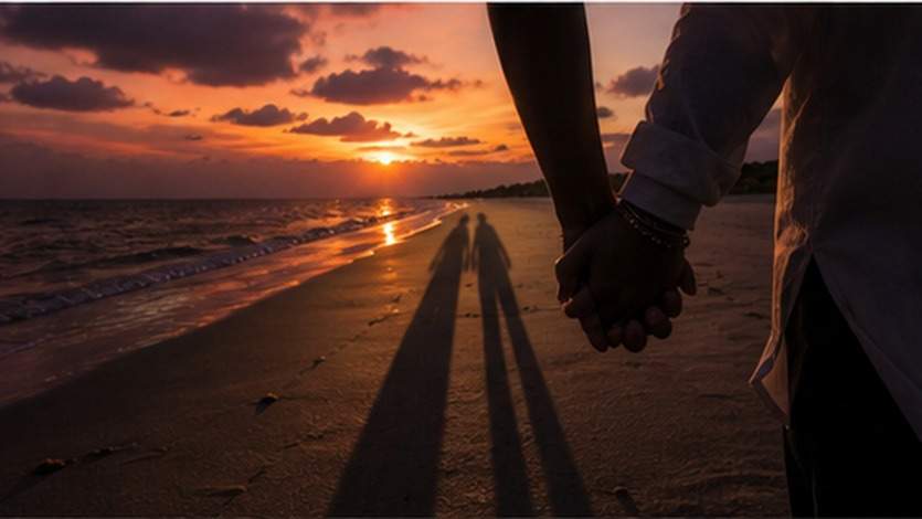 Cinematic Shadow Holding Hand Prompt Beispiel 6