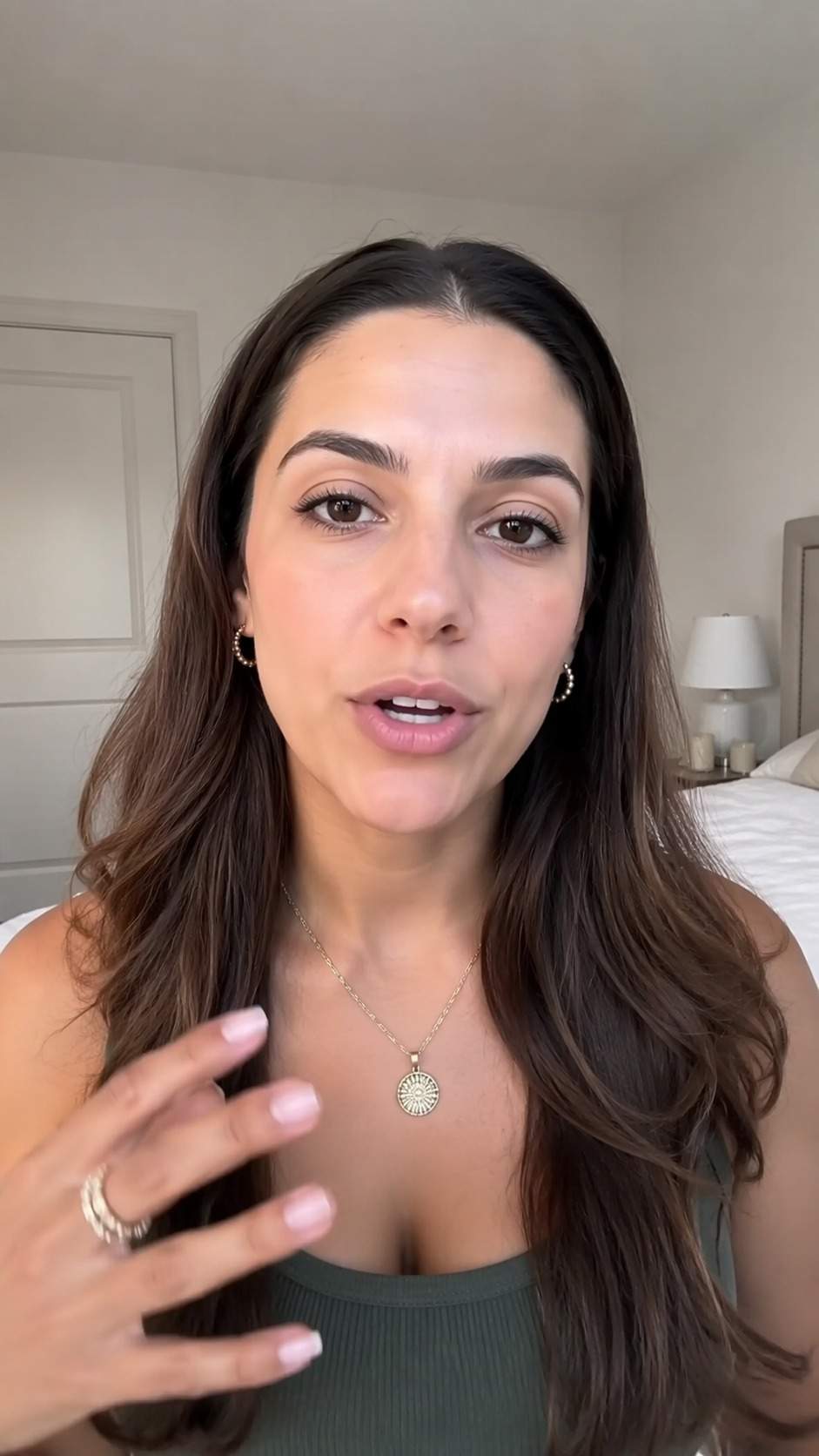 Dreamina remove jewelry from video mobile hero