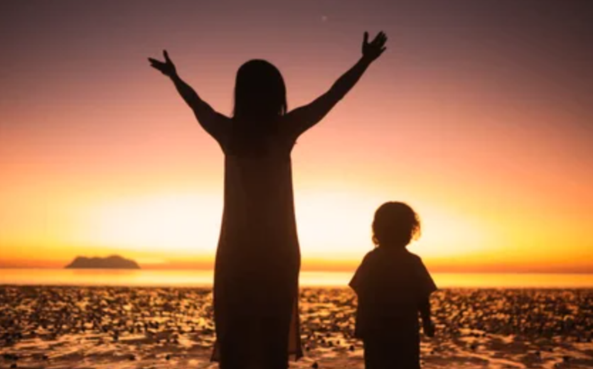 Ideas for beautiful golden hour photography-Silhouette storytelling