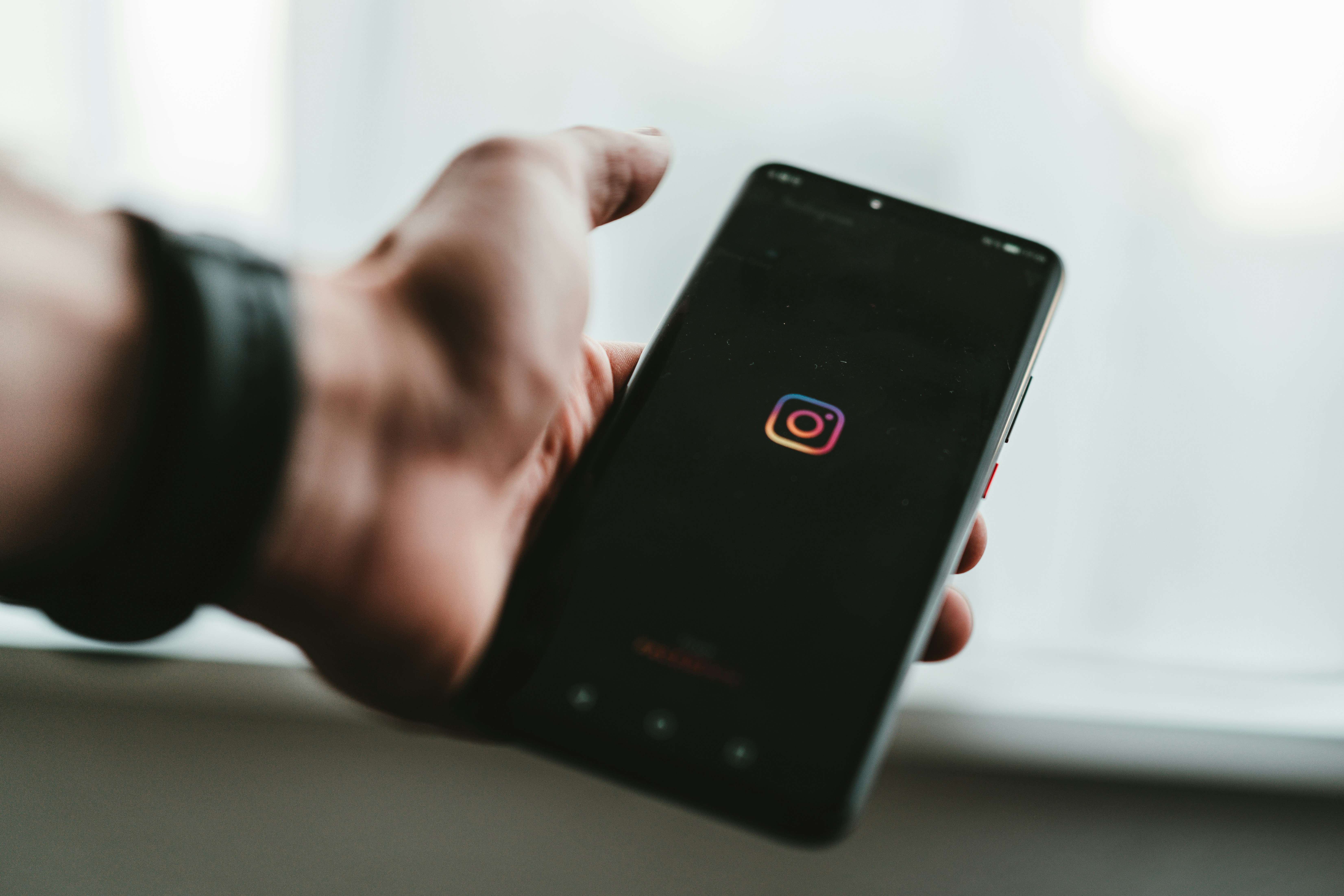 Tips for leveraging language models in AI captioning