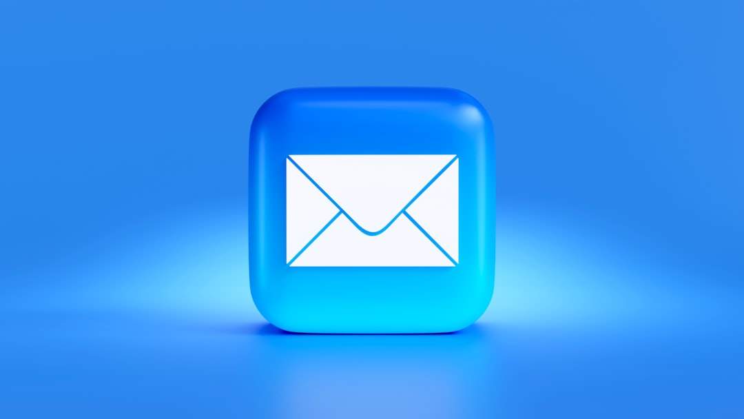 Ilustrasi kotak masuk email dengan notifikasi di luar kantor.