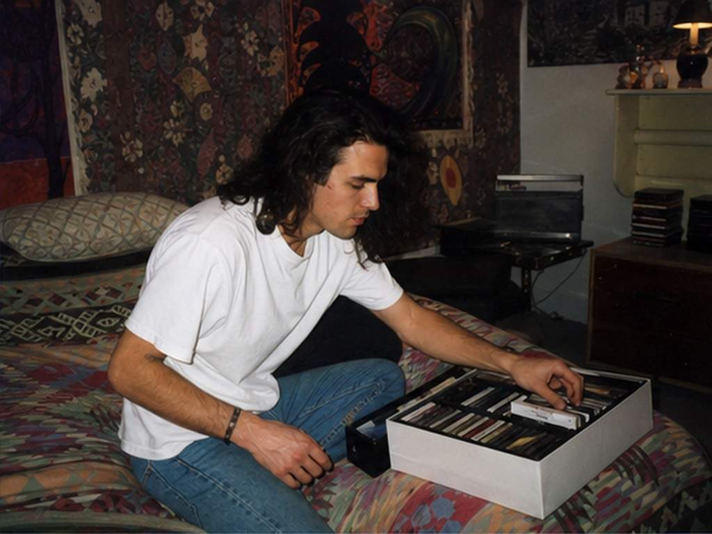 AI 90s Photo Prompts Prompt Beispiel 3 - Schlafzimmer Kassette Moment