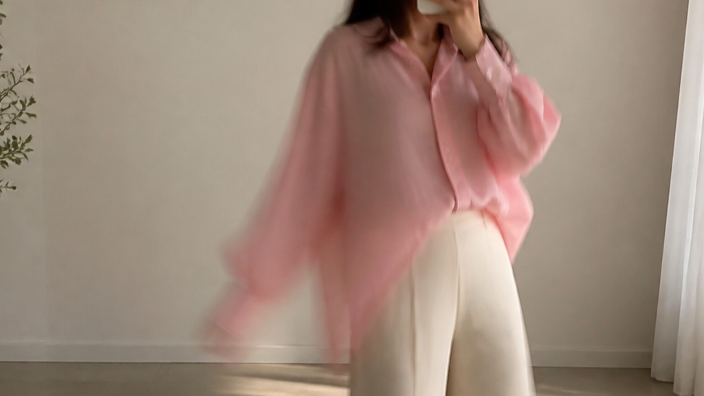 AI Girl Mirror Phone Video prompt direction 2 original 16:9 visual