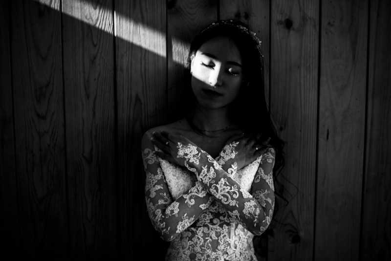 Playing with shadows - hard lighting in photography idea