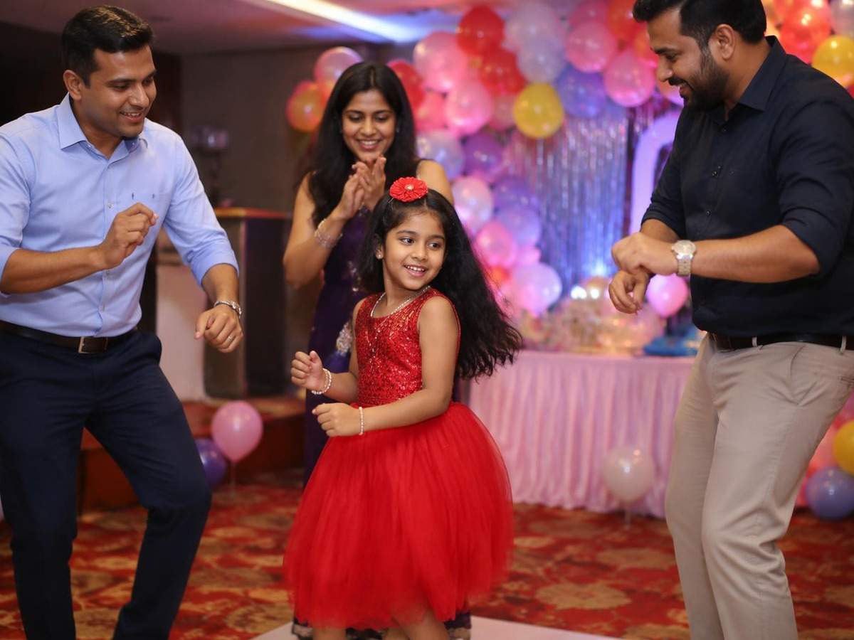 Couverture d'invite de générateur vidéo de danse d'anniversaire 2 en 4 : 3