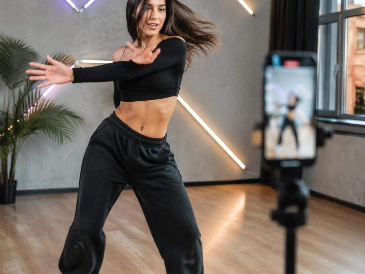 Reels dance video generator AI prompt card distinct real photo 2 in 4:3