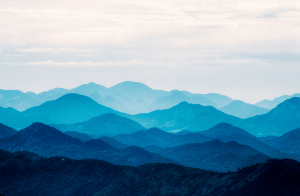 Create atmospheric perspective in photography-Mountain scenes