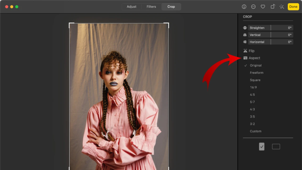 Showing how to crop an image on Mac using the Photos app