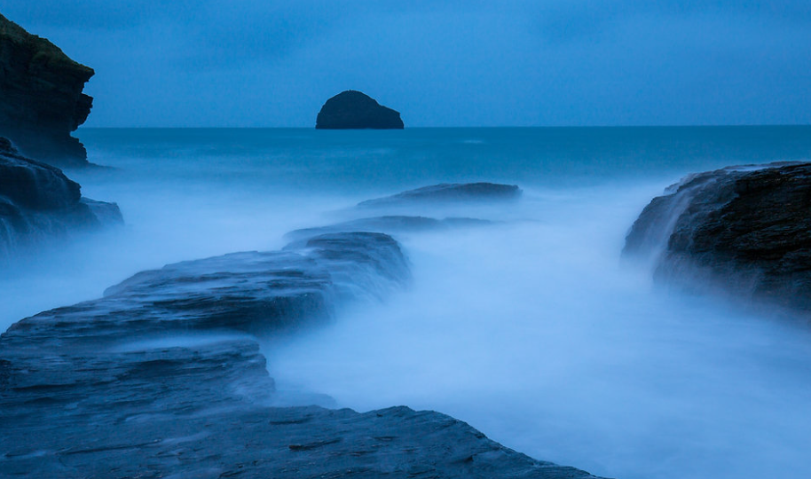 Best techniques for blue hour photography: Experiment with long exposures for creative motion