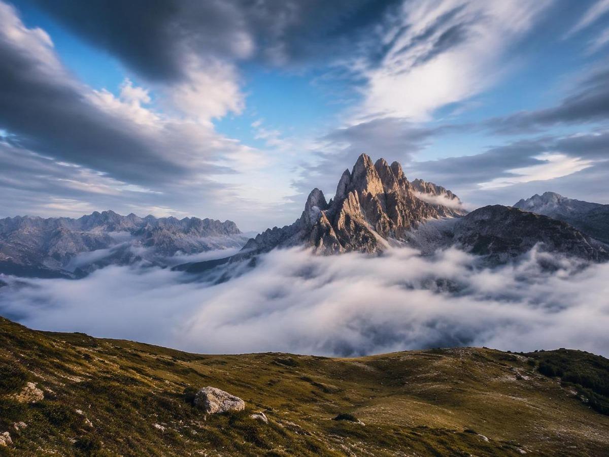 animate clouds in photo AI prompt cover 3 in 4:3
