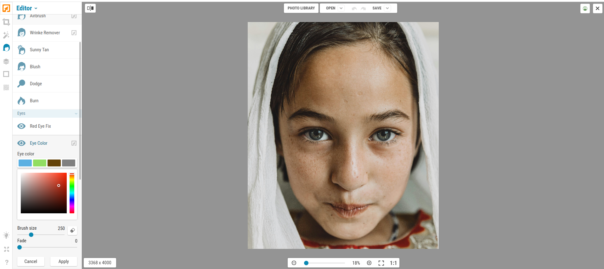 Interface of Lunapic - a quick way to change eye color of a picture