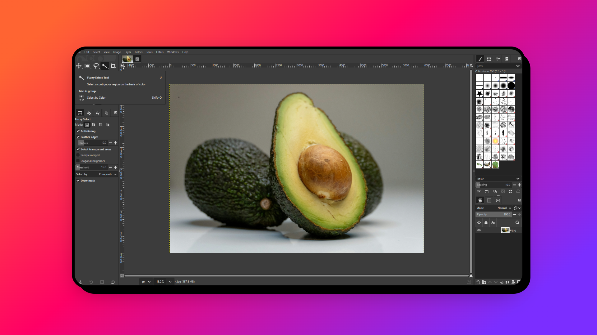 Użyj narzędzia selekcji rozmytej, aby usunąć tło