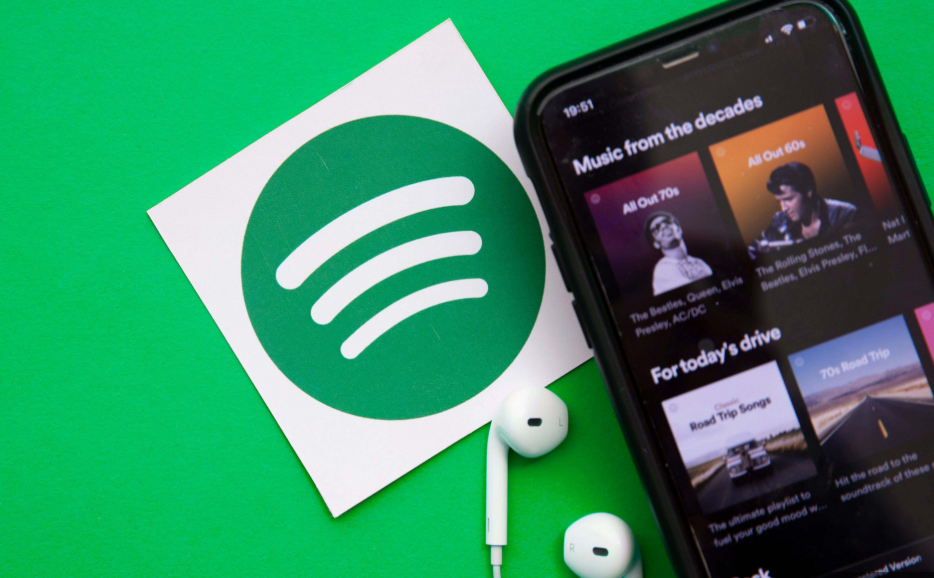 Visiting the Spotify family page on a computer