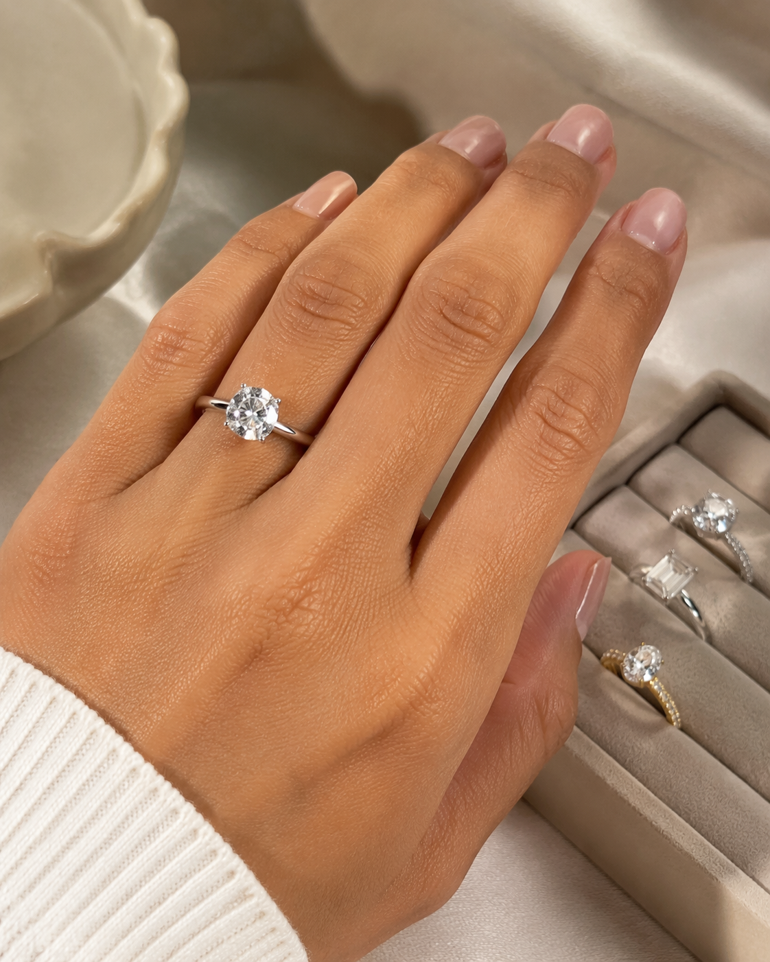 Dreamina ring try on online prompt example 1: fashion ring online preview