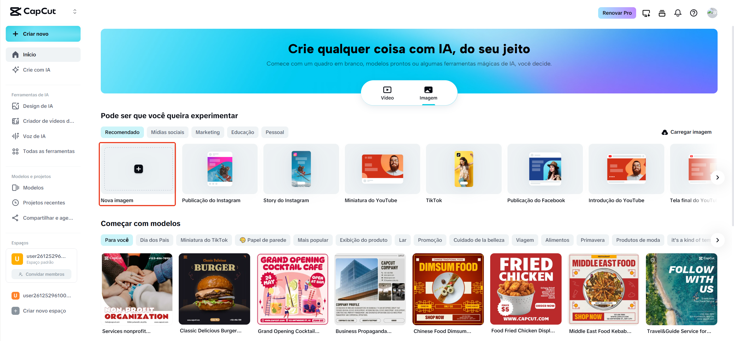Selecionando um modelo de figurinha pronto ou criando um projeto em branco no CapCut