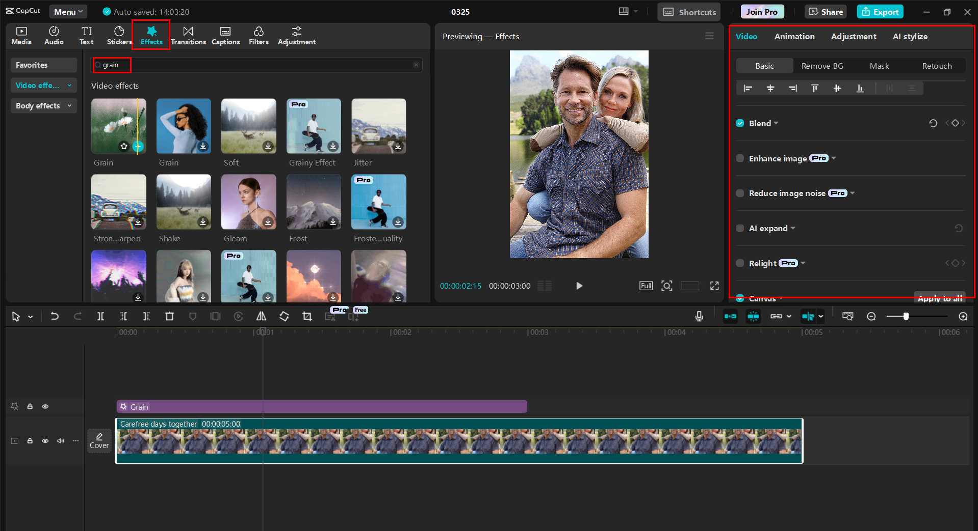Interfaccia dell' CapCut editor video desktop che aggiunge l'effetto grana al video