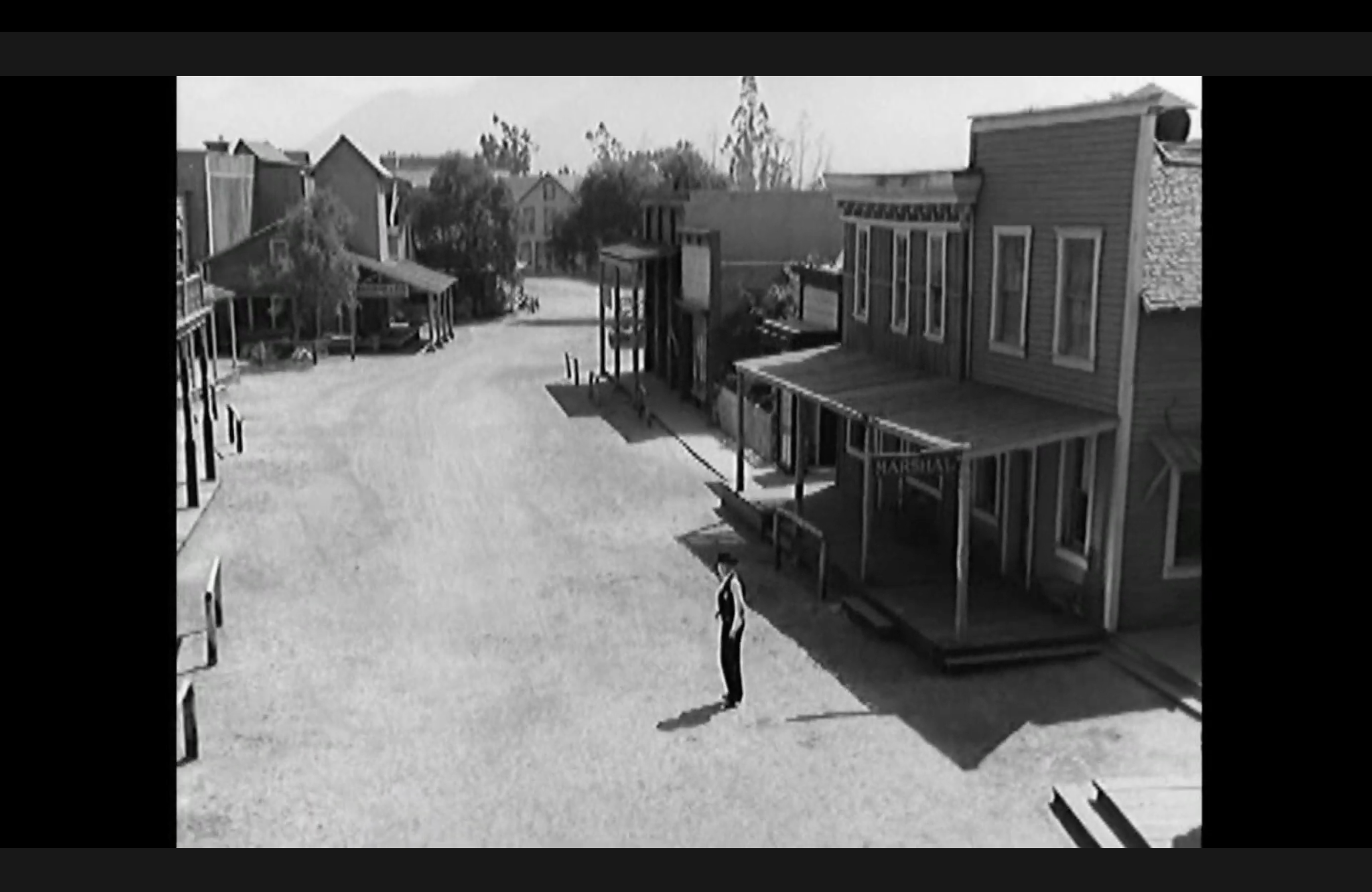 Resultado de guindaste de High Noon mostrando uma rua vazia